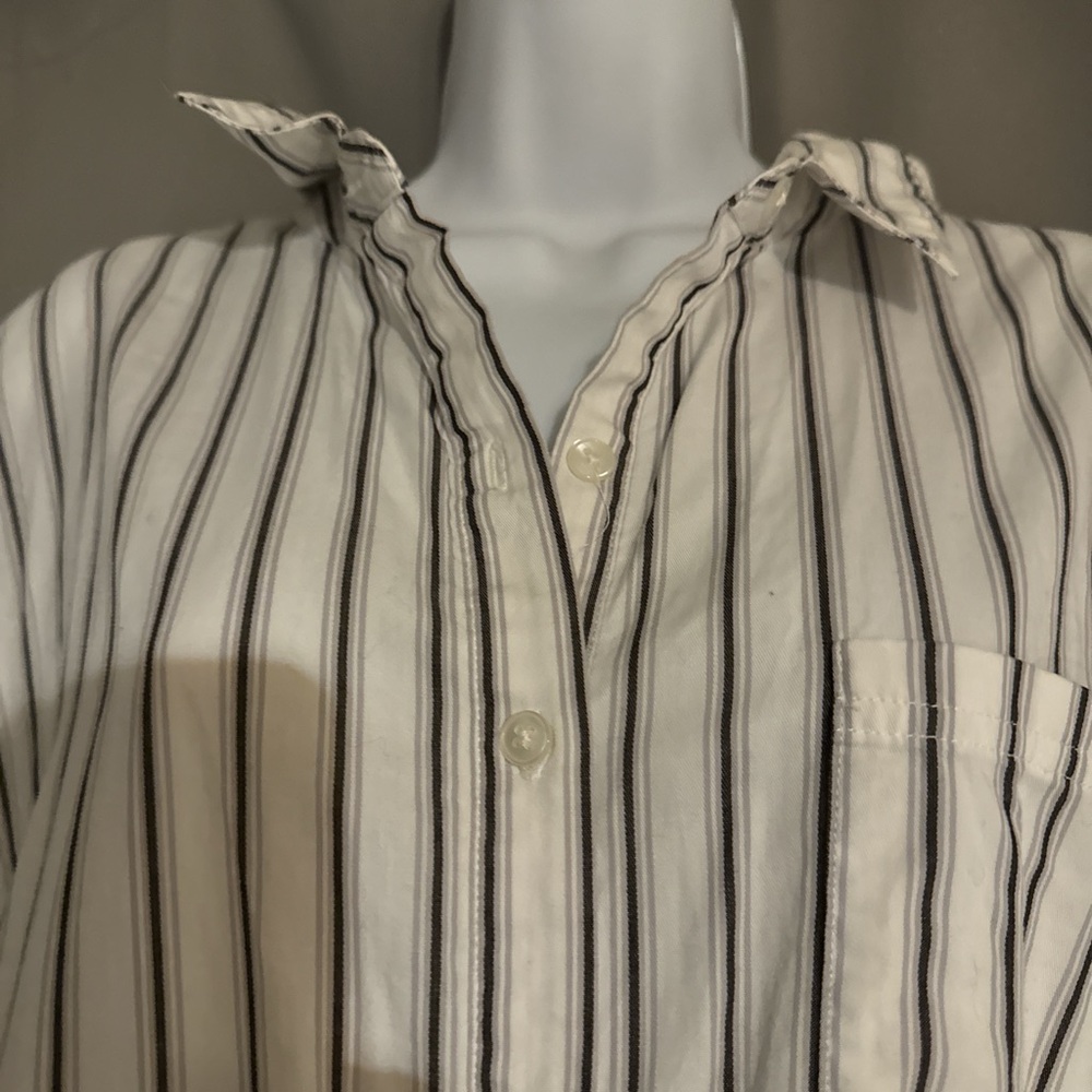 White and navy striped linen shirt dress with a relaxed fit - Picture 4 of 5